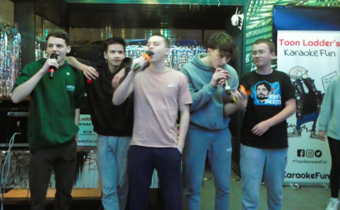 Heb Durf's Got Talent Toon Ladder;s Karaoke Fun